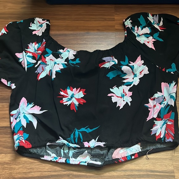 Juniors Crop Top - Picture 6 of 6